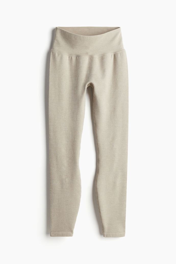 Bezešvé sportovní legíny z materiálu DryMove™, H&M, 599 Kč
Bezešvé sportovní legíny z materiálu DryMove™, H&M, 599 Kč