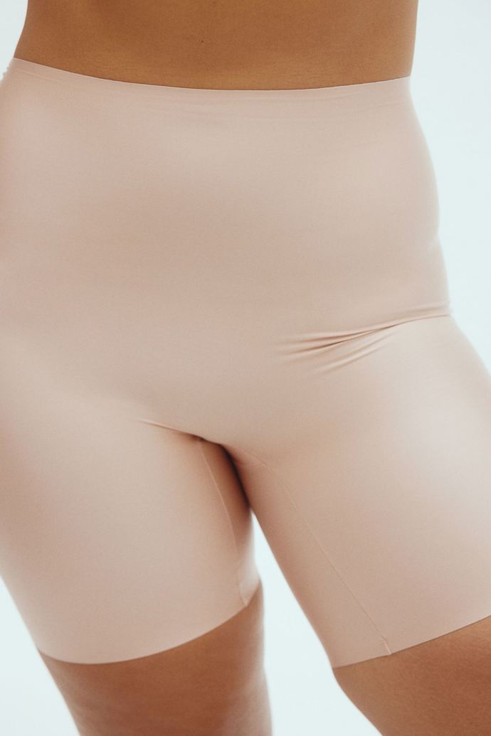 Neviditelné tvarující šortky, 2 ks, H&M, 549 Kč
Neviditelné tvarující šortky, 2 ks, H&M, 549 Kč