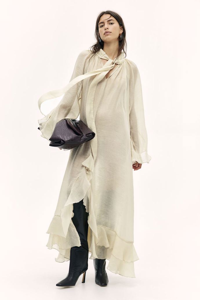 Volánkové šaty s kravatou, H&M, 1 899 Kč
Volánkové šaty s kravatou, H&M, 1 899 Kč