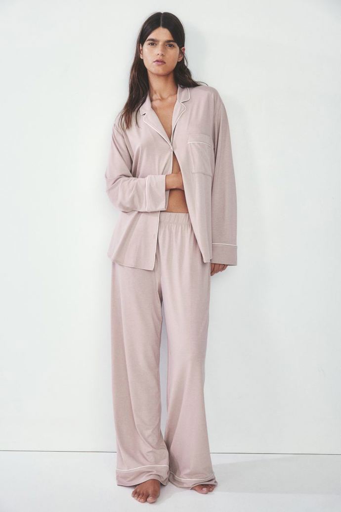 Pyžamo v pudrově růžové, H&M, 719 Kč
