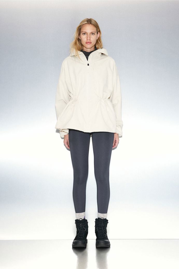 Bunda do deště z materiálu StormMove™, H&M, 2 199 Kč
