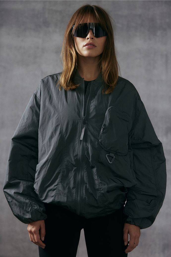 Vodoodpudivý bomber z materiálu ThermoMove™, H&M, 1 799 Kč
