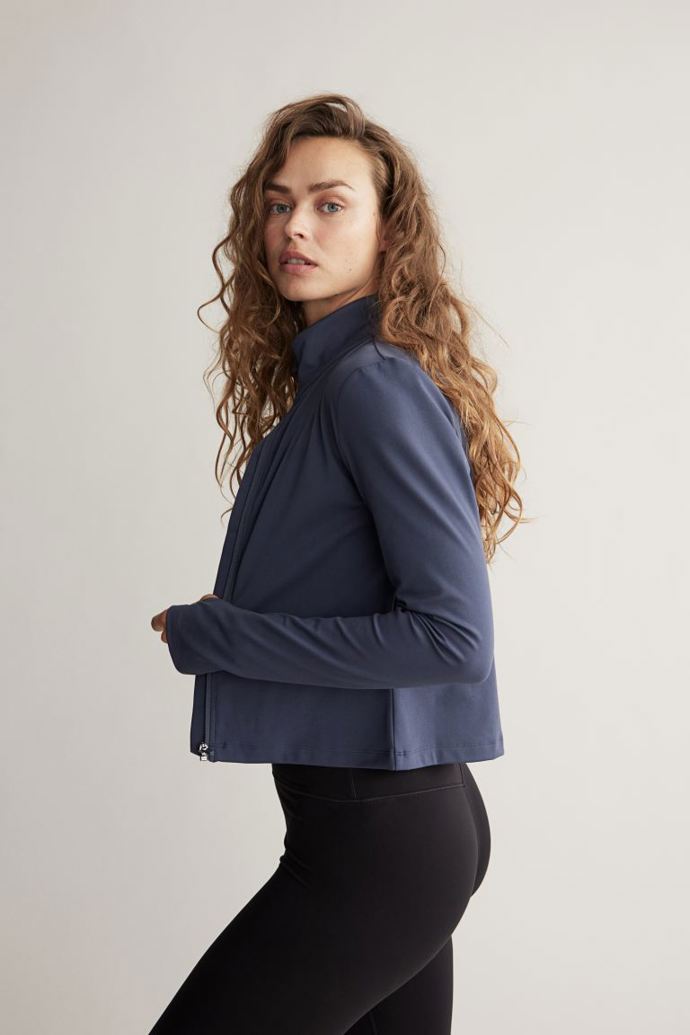 Sportovní bunda na zip z materiálu SoftMove™, H&M, 719 Kč
