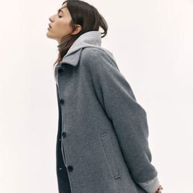 Kabát ke kolenům, H&M, 1 199 Kč
