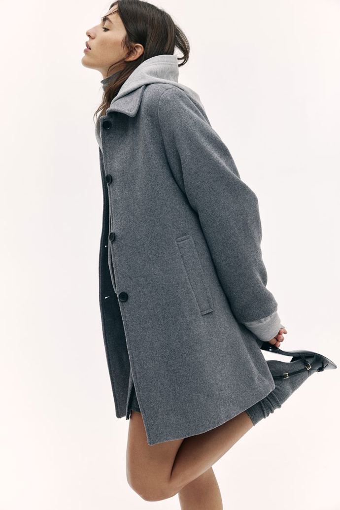 Kabát ke kolenům, H&M, 1 199 Kč
