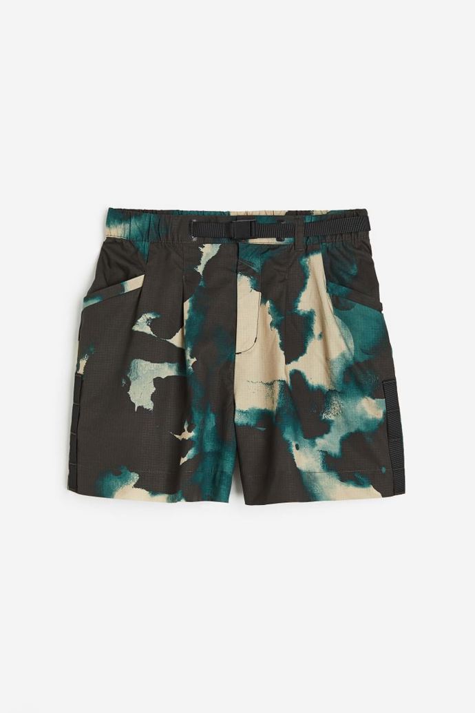 Outdoorové šortky odpuzující vodu, H&M, 579 Kč
