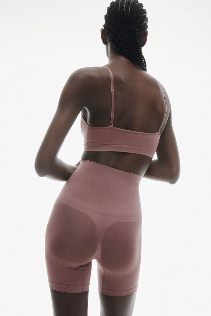 Push-up šortky, H&M, 429 Kč
Push-up šortky, H&M, 429 Kč