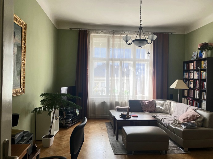 Dlouholetou předplatitelku Marianne Bydlení, stále aktivní středoškolskou profesorku Milenu, odjakživa baví sledovat interiérový design a trendy. S novou podobou obývacího pokoje si ale nevěděla rady. Vyslali jsme k ní designérku Alexandru Dýckovou a podle všeho si obě dámy padly do oka!
