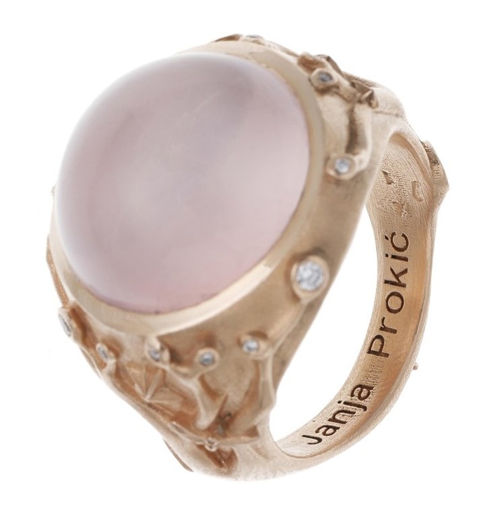 Ring signet Starry forest with rose quartz, Janja Prokić, 168000 Kč
Ring signet Starry forest with rose quartz, Janja Prokić, 168000 Kč