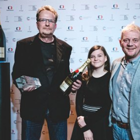 Anička nemá ve společnosti fotografů žádný problém

