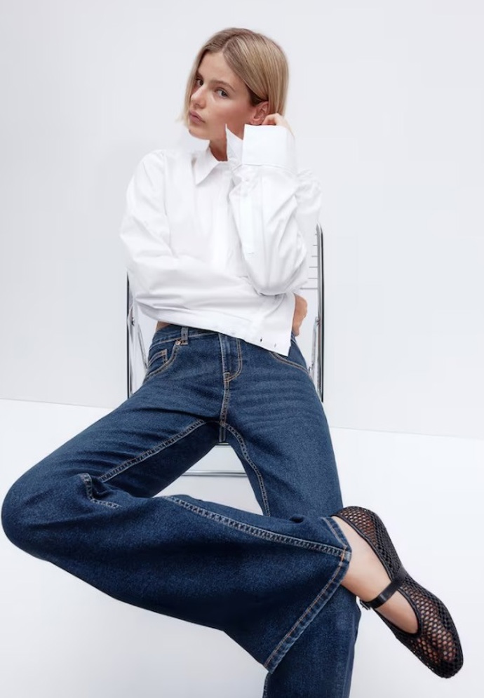 Temně modré džíny do zvonu, H&M, 479 Kč
Temně modré džíny do zvonu, H&M, 479 Kč