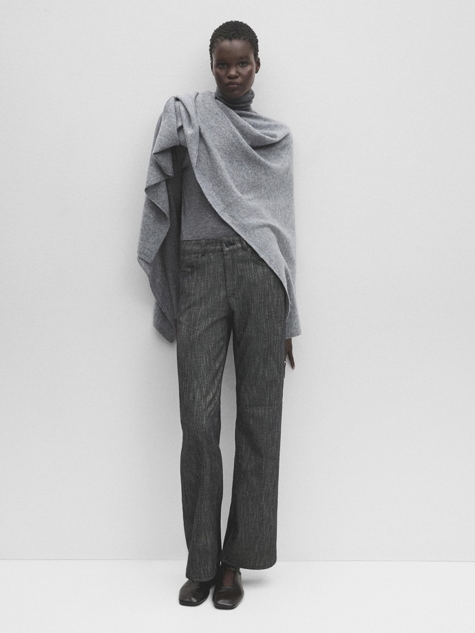 Kašmírová šála, Massimo Dutti, 4599 Kč
Kašmírová šála, Massimo Dutti, 4599 Kč