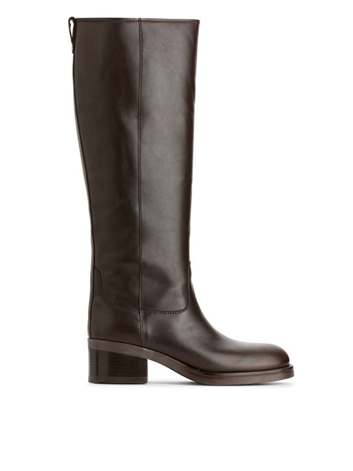 Kozačky, Arket, 299 eur
Kozačky, Arket, 299 eur
