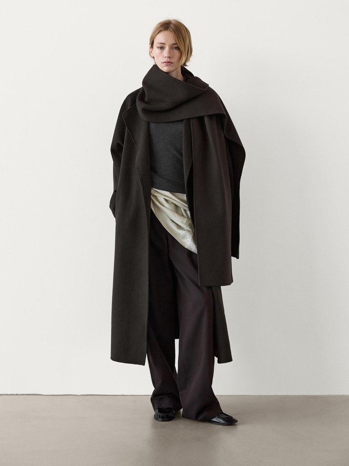 Massimo Dutti, 9999 Kč
Massimo Dutti, 9999 Kč