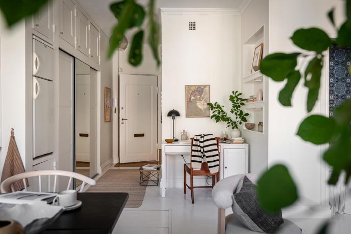 Tento nádherný byt najdeme v domě postaveném už v roce 1928. Na pouhých 35,5 m² je vše potřebné pro pohodlný městský život. Představujeme dokonalý domov pro milovníky minimalismu i ty, kteří potřebují mít kolem sebe hezky.
Tento nádherný byt najdeme v domě postaveném už v roce 1928. Na pouhých 35,5 m² je vše potřebné pro pohodlný městský život. Představujeme dokonalý domov pro milovníky minimalismu i ty, kteří potřebují mít kolem sebe hezky.