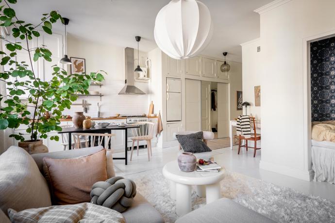 Tento nádherný byt najdeme v domě postaveném už v roce 1928. Na pouhých 35,5 m² je vše potřebné pro pohodlný městský život. Představujeme dokonalý domov pro milovníky minimalismu i ty, kteří potřebují mít kolem sebe hezky.
Tento nádherný byt najdeme v domě postaveném už v roce 1928. Na pouhých 35,5 m² je vše potřebné pro pohodlný městský život. Představujeme dokonalý domov pro milovníky minimalismu i ty, kteří potřebují mít kolem sebe hezky.