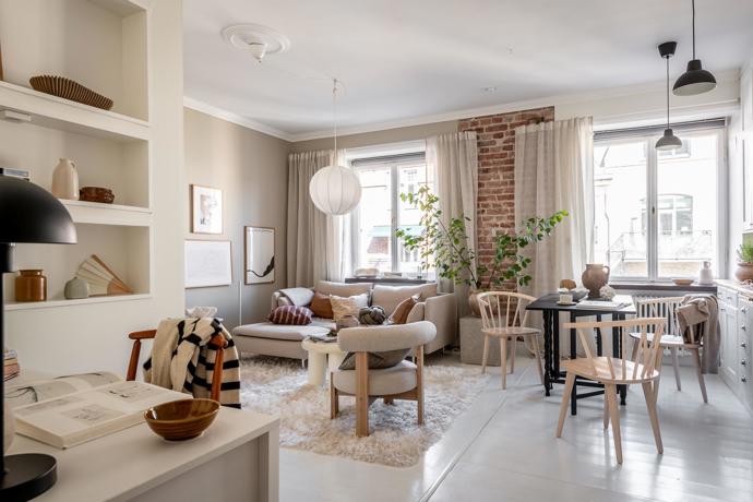 Tento nádherný byt najdeme v domě postaveném už v roce 1928. Na pouhých 35,5 m² je vše potřebné pro pohodlný městský život. Představujeme dokonalý domov pro milovníky minimalismu i ty, kteří potřebují mít kolem sebe hezky.
Tento nádherný byt najdeme v domě postaveném už v roce 1928. Na pouhých 35,5 m² je vše potřebné pro pohodlný městský život. Představujeme dokonalý domov pro milovníky minimalismu i ty, kteří potřebují mít kolem sebe hezky.