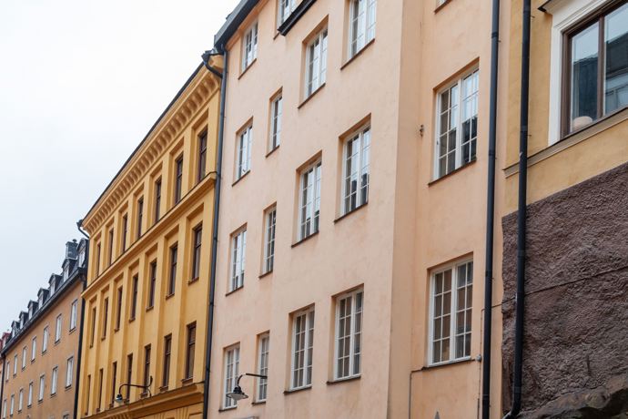 Dochované prvky, jako vysoké soklové lišty a původní krby, navozují pocit domova s duší, zatímco moderní kuchyň a prostorný obývací pokoj zvou ke společenským setkáním. S velkými okny a klidným dvorem je tento dům dokonalým místem, kde máte puls města na dosah ruky.
Dochované prvky, jako vysoké soklové lišty a původní krby, navozují pocit domova s duší, zatímco moderní kuchyň a prostorný obývací pokoj zvou ke společenským setkáním. S velkými okny a klidným dvorem je tento dům dokonalým místem, kde máte puls města na dosah ruky.