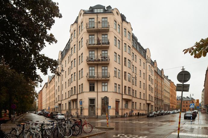 Světlé pastelové tóny a originální detaily tohoto bytu vás zaručeně nadchnou! Byt nabízí dokonalou kombinaci moderních prvků a historických detailů. Prohlédněte si každý kout a objevte kouzlo unikátního prostoru.
Světlé pastelové tóny a originální detaily tohoto bytu vás zaručeně nadchnou! Byt nabízí dokonalou kombinaci moderních prvků a historických detailů. Prohlédněte si každý kout a objevte kouzlo unikátního prostoru.