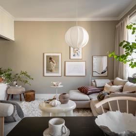 Tento nádherný byt najdeme v domě postaveném už v roce 1928. Na pouhých 35,5 m² je vše potřebné pro pohodlný městský život. Představujeme dokonalý domov pro milovníky minimalismu i ty, kteří potřebují mít kolem sebe hezky.
