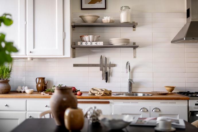 Tento nádherný byt najdeme v domě postaveném už v roce 1928. Na pouhých 35,5 m² je vše potřebné pro pohodlný městský život. Představujeme dokonalý domov pro milovníky minimalismu i ty, kteří potřebují mít kolem sebe hezky.
Tento nádherný byt najdeme v domě postaveném už v roce 1928. Na pouhých 35,5 m² je vše potřebné pro pohodlný městský život. Představujeme dokonalý domov pro milovníky minimalismu i ty, kteří potřebují mít kolem sebe hezky.