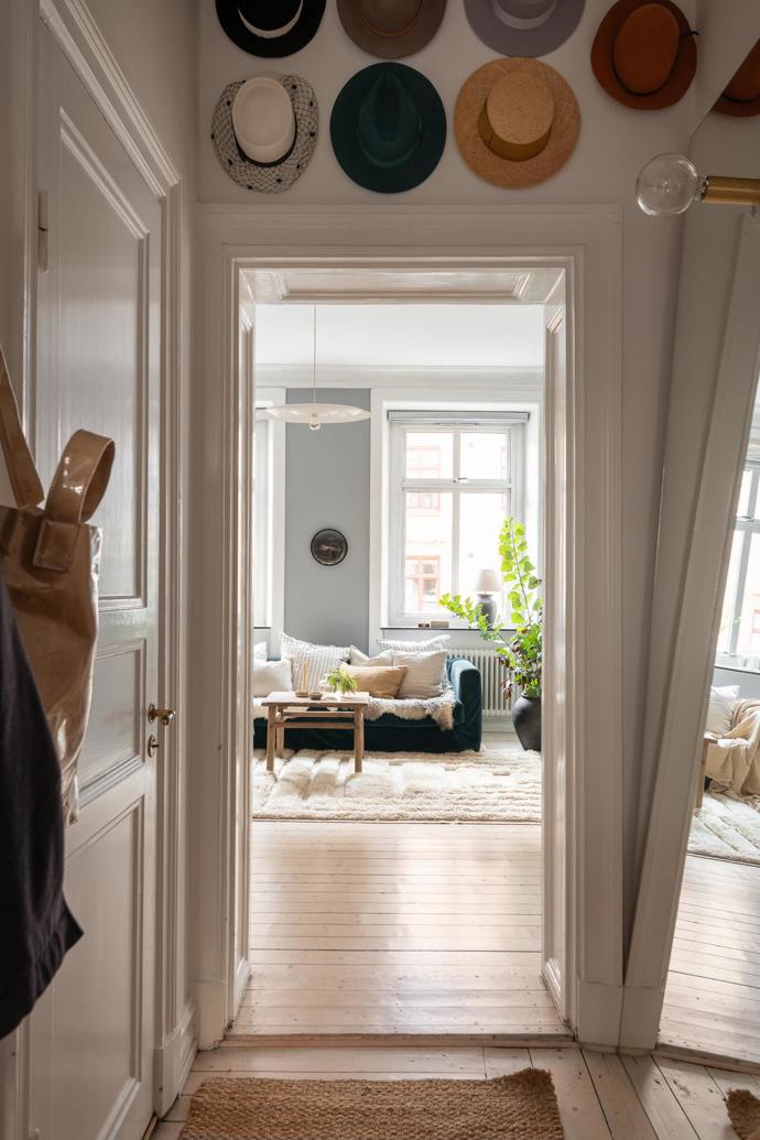 Bydlení jako z dobového filmu: Stylová elegance s balkónem a starosvětskou atmosférou
