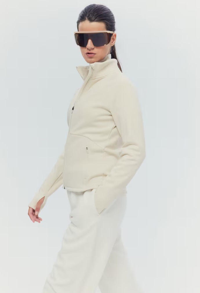 Hřejivá sportovní bunda, H&M, 1 069 Kč
Hřejivá sportovní bunda, H&M, 1 069 Kč