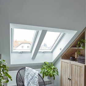 Změnit koncepčně se nemělo vlastně nic. Vše od umyvadla přes skříně po toaletu mělo zůstat na svém místě. Designově naopak všechno. Styl přelomu tisíciletí má svá slavná léta za sebou. Dnes má koupelna moderní šmrnc. 
