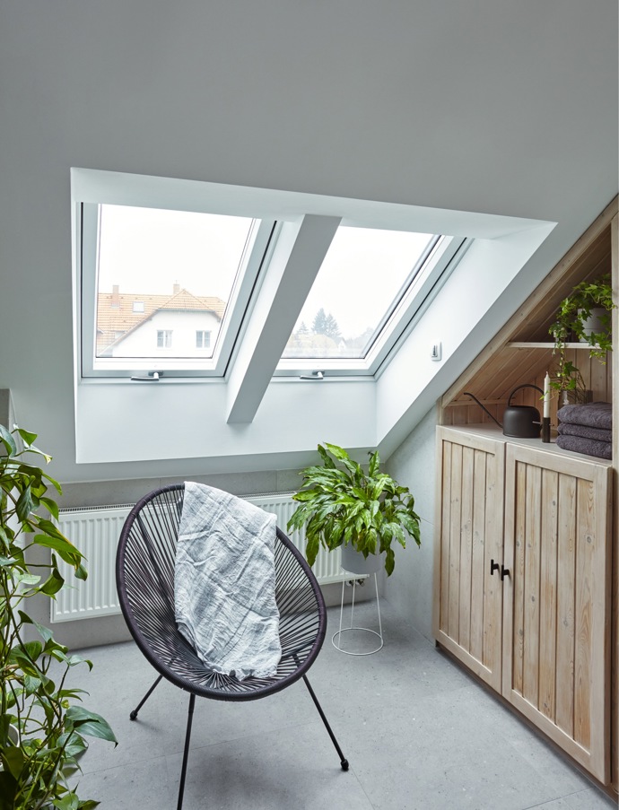 Změnit koncepčně se nemělo vlastně nic. Vše od umyvadla přes skříně po toaletu mělo zůstat na svém místě. Designově naopak všechno. Styl přelomu tisíciletí má svá slavná léta za sebou. Dnes má koupelna moderní šmrnc. 
