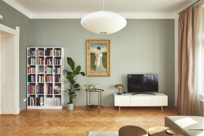 Dlouholetou předplatitelku Marianne Bydlení, stále aktivní středoškolskou profesorku Milenu, odjakživa baví sledovat interiérový design a trendy. S novou podobou obývacího pokoje si ale nevěděla rady. Vyslali jsme k ní designérku Alexandru Dýckovou a podle všeho si obě dámy padly do oka!
