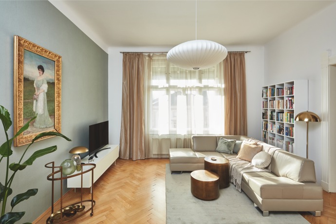 Dlouholetou předplatitelku Marianne Bydlení, stále aktivní středoškolskou profesorku Milenu, odjakživa baví sledovat interiérový design a trendy. S novou podobou obývacího pokoje si ale nevěděla rady. Vyslali jsme k ní designérku Alexandru Dýckovou a podle všeho si obě dámy padly do oka!
