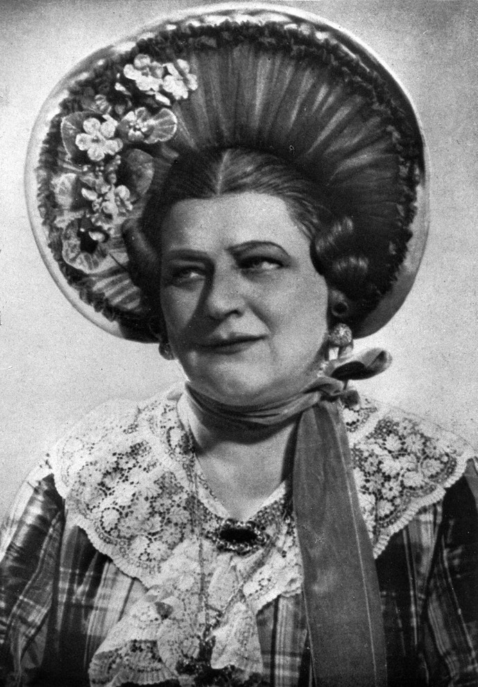 Herečka Růžena Nasková jako Magdalena Dobromila Rettigová ve stejnojmenné hře A. Jiráska. Odkaz Rettigové je dodnes živý.
