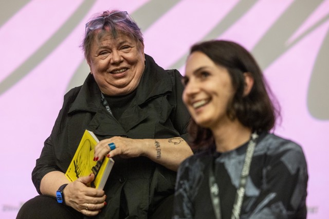 Libuše Jarcovjáková s režisérkou Klárou Tasovskou na Letní filmové škole 2024.
