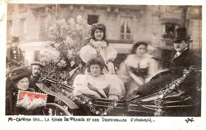Pražská královna Růžena Brázdová a její družičky, obě sestry Vaňkovy, na Mi-Carême v Paříži v roce 1910. Nebyla to ale družičky, ale Růžena, kdo dostal několik nabídek k sňatku a briliantové šperky.
 
