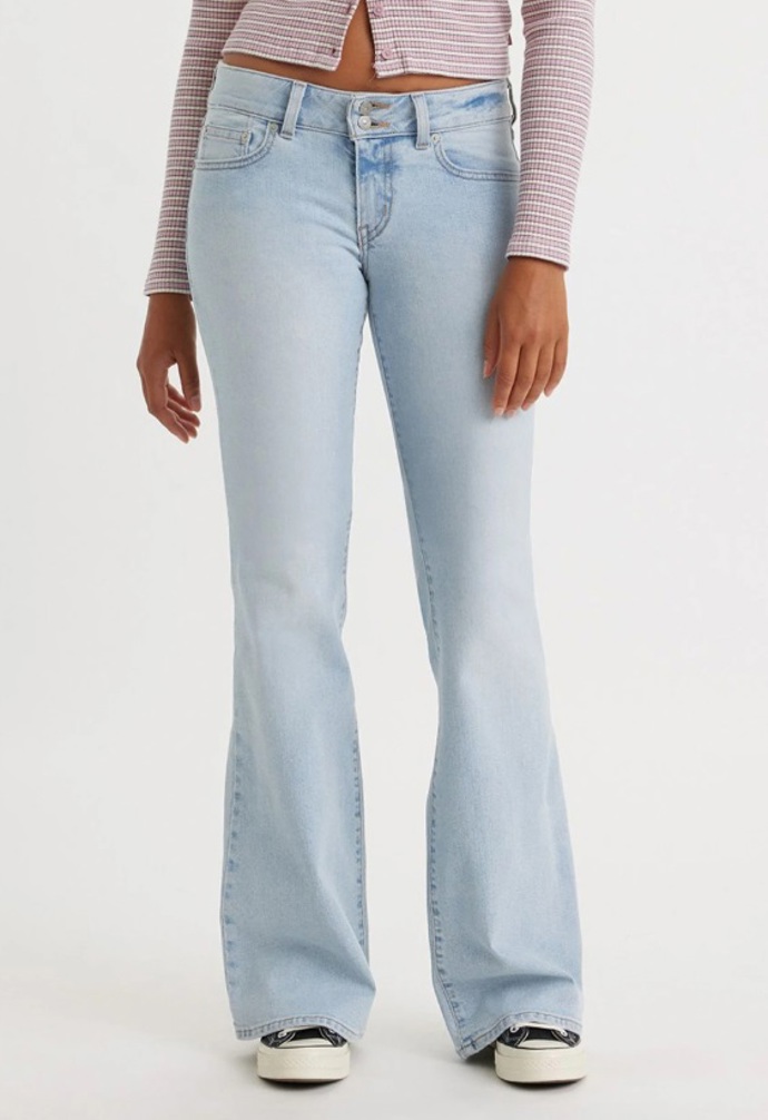 Džíny do zvonu, Levi's®, 2 160 Kč
Džíny do zvonu, Levi's®, 2 160 Kč