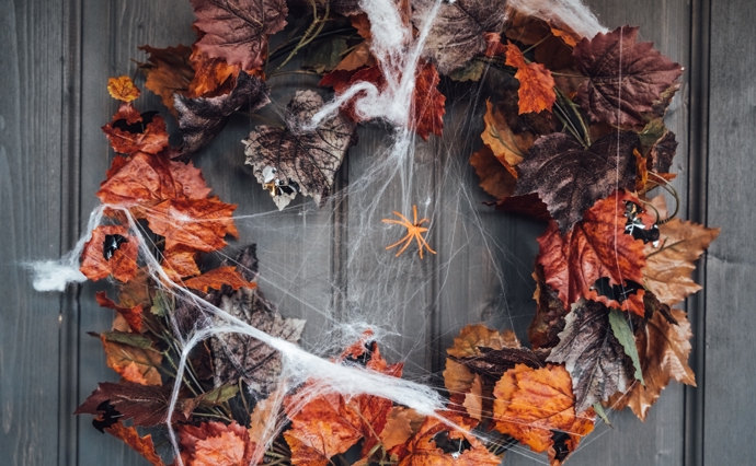Strašidelné dekorace vytvoří perfektní halloweenskou atmosféru.