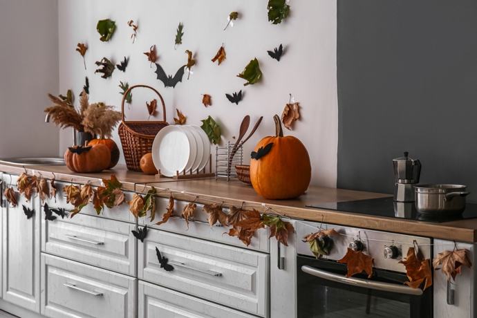 Strašidelné dekorace vytvoří perfektní halloweenskou atmosféru.