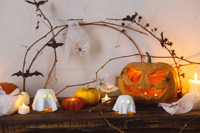 Strašidelné dekorace vytvoří perfektní halloweenskou atmosféru.