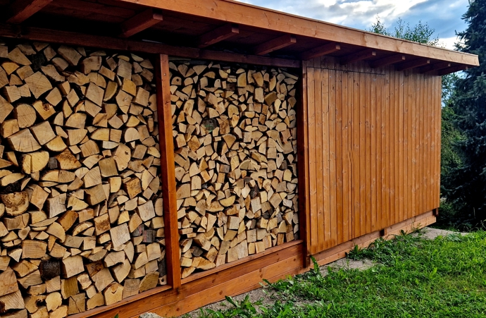Design dřevníku může být nejen funkční, ale také stylový, ladící s architekturou chalupy a okolním prostředím.
Design dřevníku může být nejen funkční, ale také stylový, ladící s architekturou chalupy a okolním prostředím.