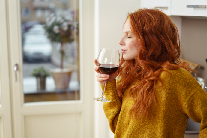 Alkoholu propadá stále více lidí a těla vysílají varovné signály

