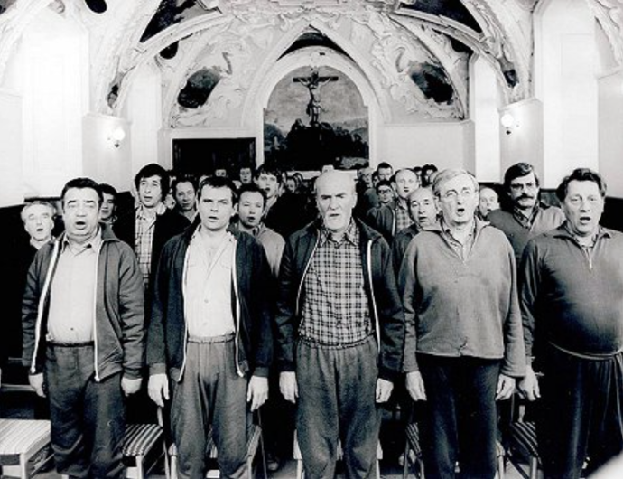 O léčbě závislostí s kultovním filmu s mnoha legendárními herci, Dobří holubi se vracejí
