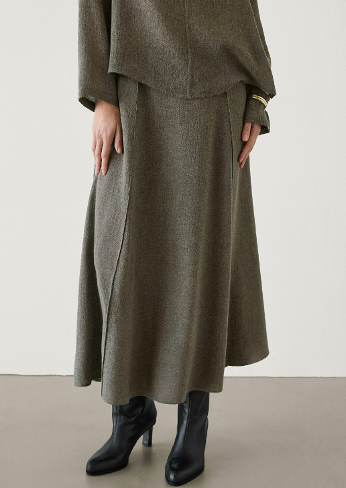 Dlouhá sukně, Massimo Dutti, 2399 Kč
