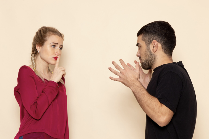 A nikdo nechce, aby ho partner ztrapňoval před přáteli, rodinou i vlastními dětmi. O co mu jde?
A nikdo nechce, aby ho partner ztrapňoval před přáteli, rodinou i vlastními dětmi. O co mu jde?