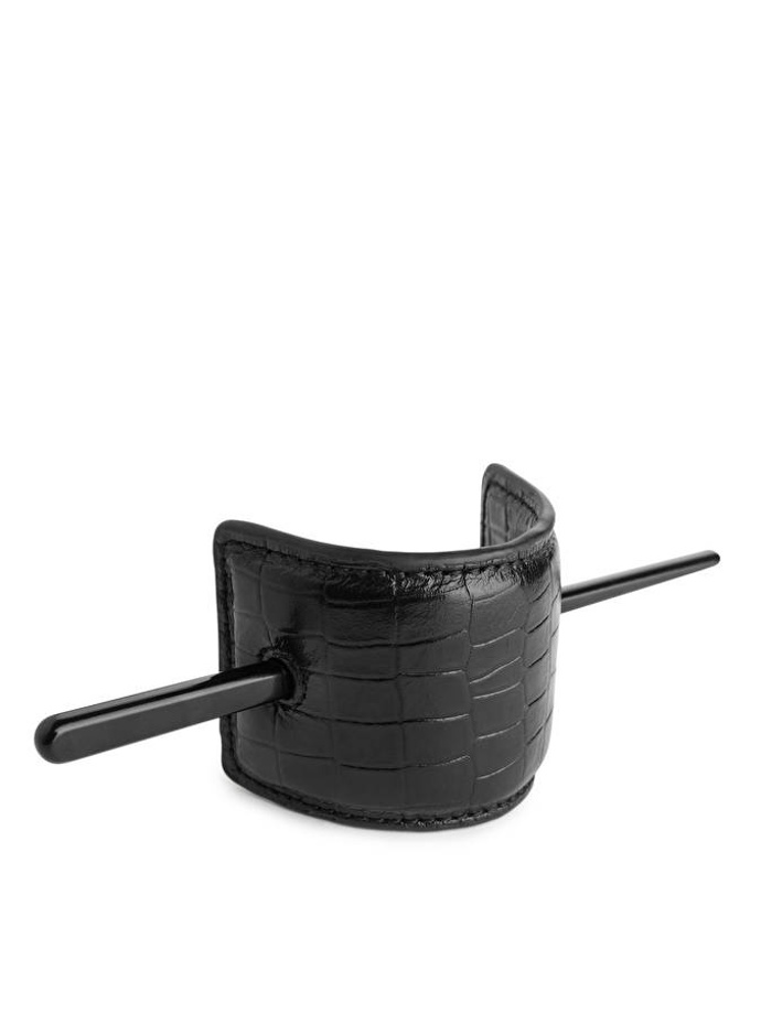 Spona s jehlicí, Arket, 17 eur
Spona s jehlicí, Arket, 17 eur