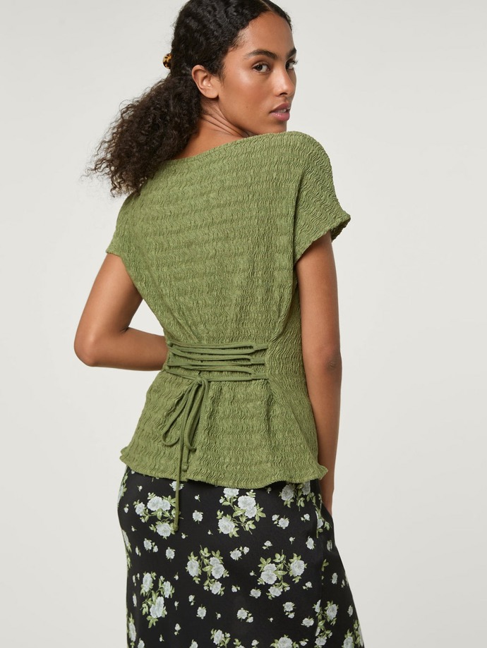 Top, Rouje, 120 eur
Top, Rouje, 120 eur