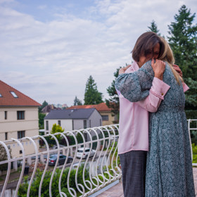 Nekonečný seriál Ulice sleduje dramatické příběhy několika rodin v sousedství
