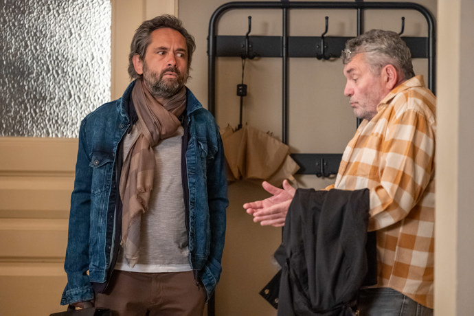 Nekonečný seriál Ulice sleduje dramatické příběhy několika rodin v sousedství

