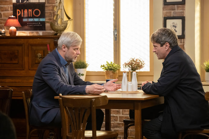 Nekonečný seriál Ulice sleduje dramatické osudy několika rodin žijících v sousedství
