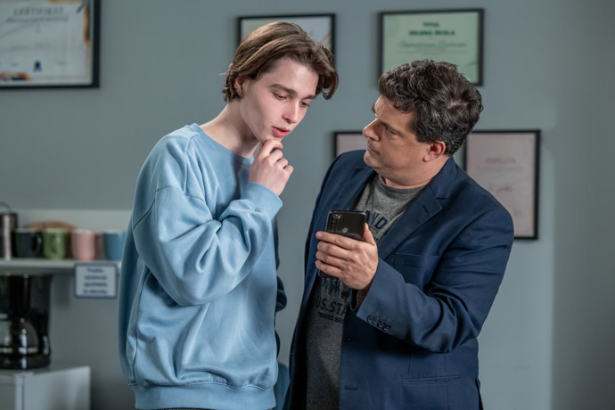 Nekonečný seriál Ulice sleduje dramatické osudy několika rodin žijících v sousedství
