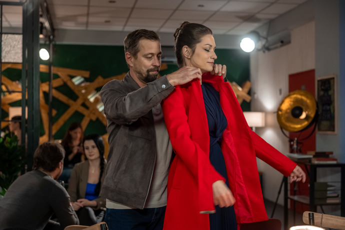 Nekonečný seriál Ulice sleduje dramatické osudy několika rodin žijících v sousedství
